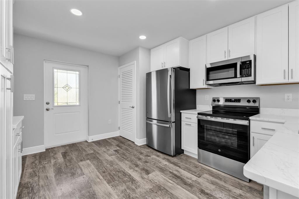 待售: $599,999 (6 贝兹, 0 浴室, 2688 平方英尺)