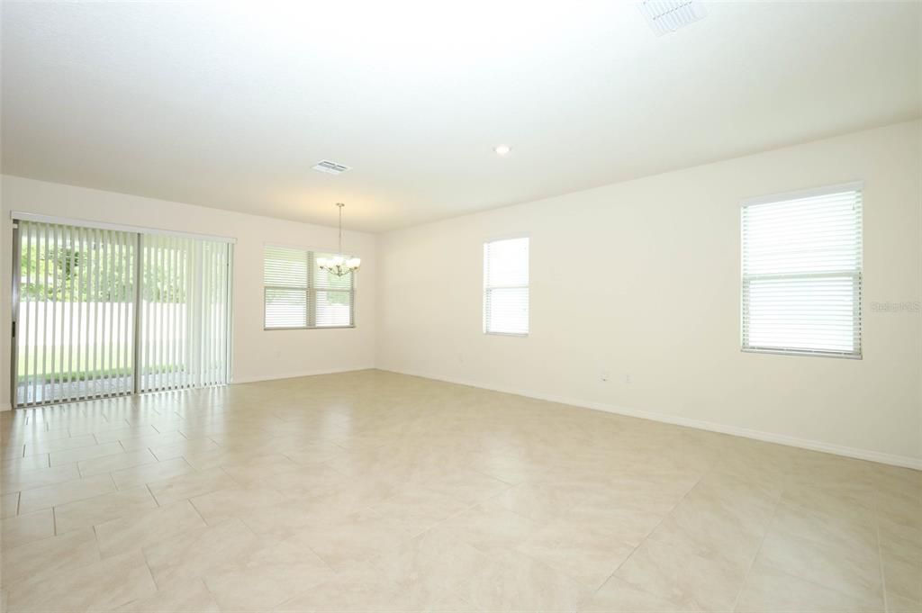 Active With Contract: $399,900 (3 beds, 2 baths, 1821 Square Feet)