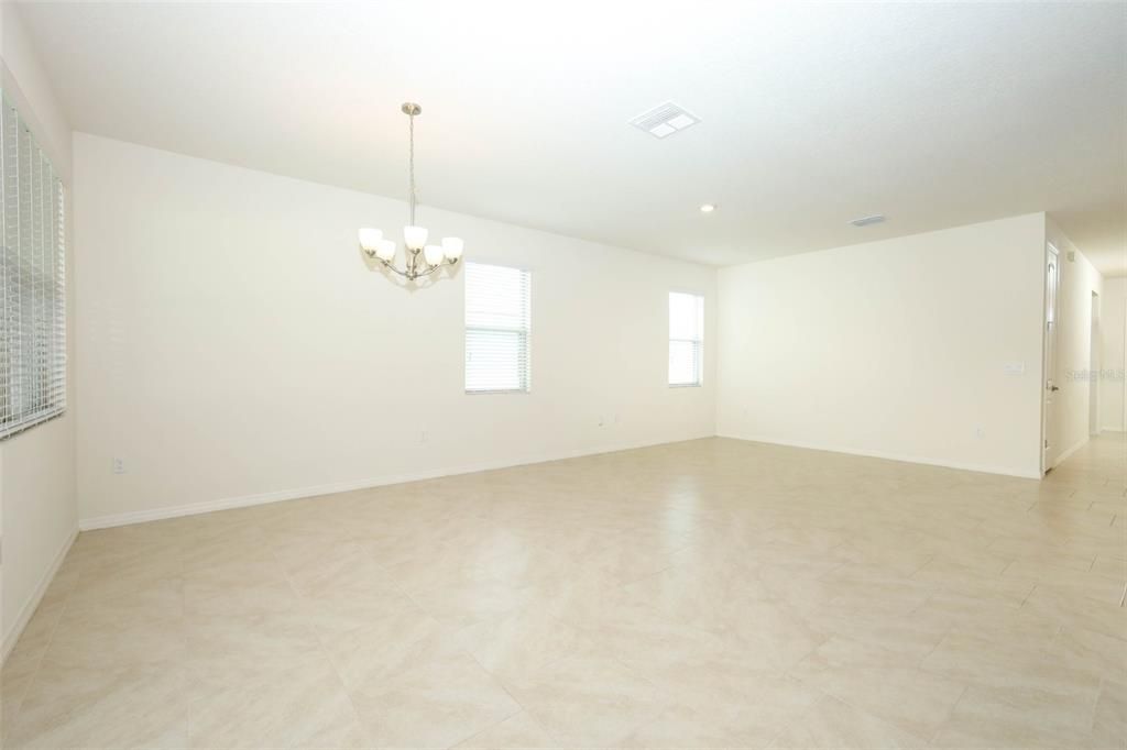 Active With Contract: $399,900 (3 beds, 2 baths, 1821 Square Feet)