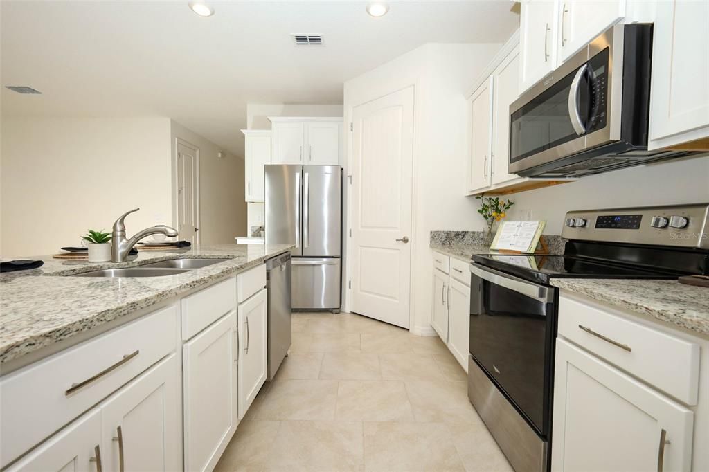 Active With Contract: $399,900 (3 beds, 2 baths, 1821 Square Feet)