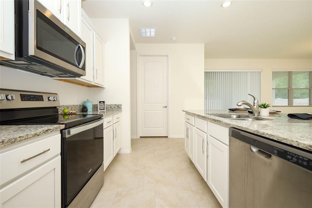Active With Contract: $399,900 (3 beds, 2 baths, 1821 Square Feet)