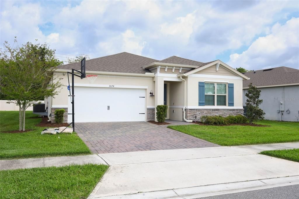 Active With Contract: $399,900 (3 beds, 2 baths, 1821 Square Feet)