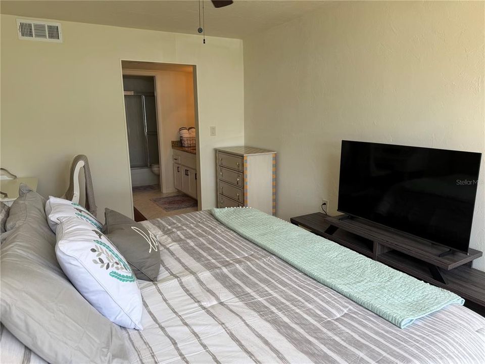 В аренду: $1,800 (2 спален, 2 ванн, 940 Квадратных фут)