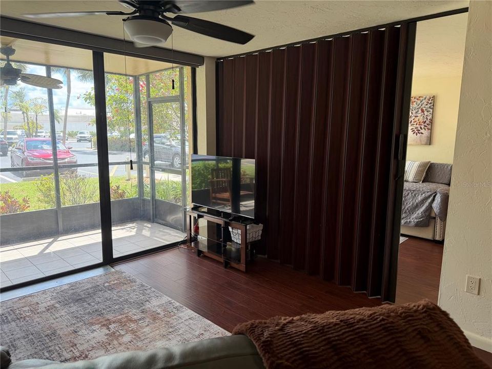 В аренду: $1,800 (2 спален, 2 ванн, 940 Квадратных фут)