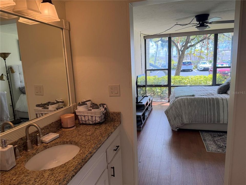 В аренду: $1,800 (2 спален, 2 ванн, 940 Квадратных фут)