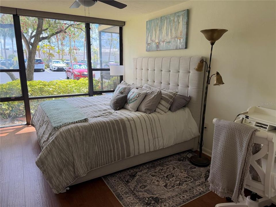 В аренду: $1,800 (2 спален, 2 ванн, 940 Квадратных фут)