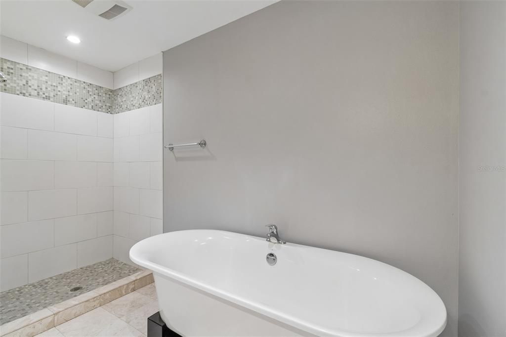 Activo con contrato: $491,500 (4 camas, 3 baños, 2722 Pies cuadrados)