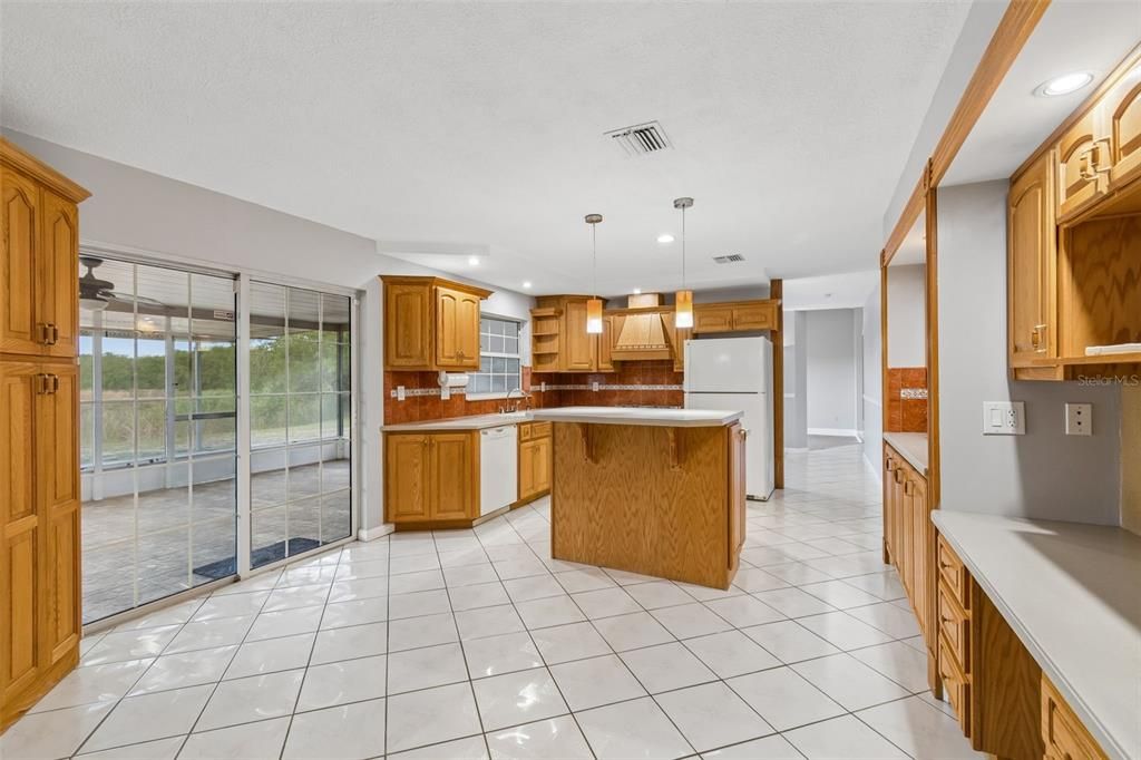 Activo con contrato: $491,500 (4 camas, 3 baños, 2722 Pies cuadrados)