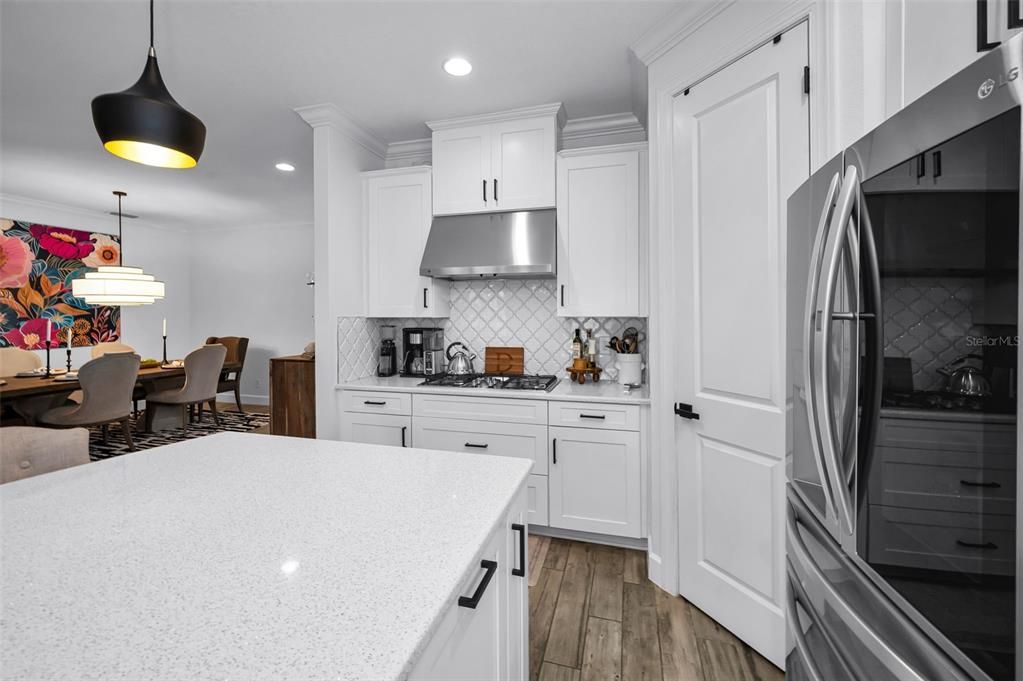 Active With Contract: $735,000 (3 beds, 3 baths, 2313 Square Feet)