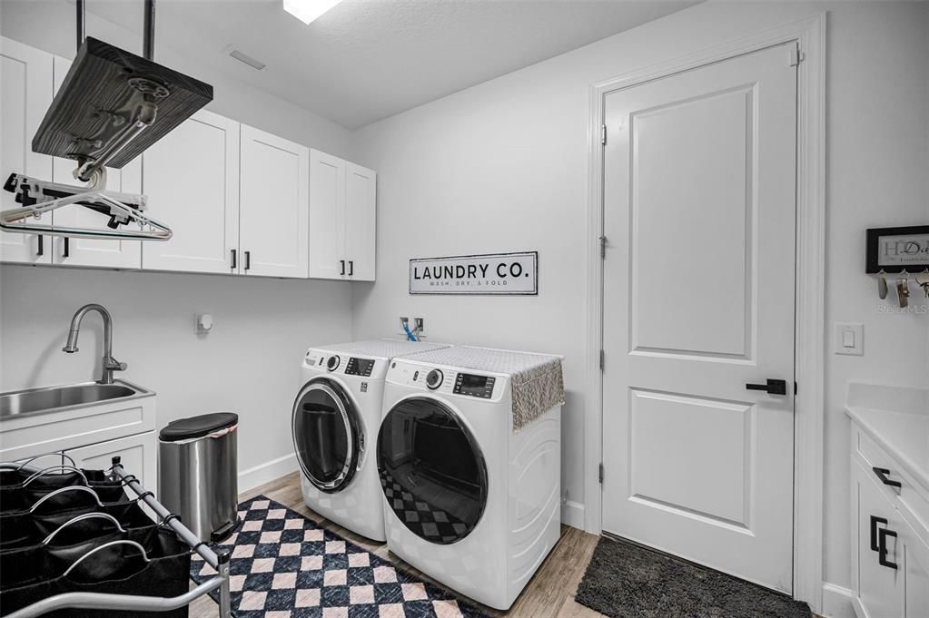 Active With Contract: $735,000 (3 beds, 3 baths, 2313 Square Feet)