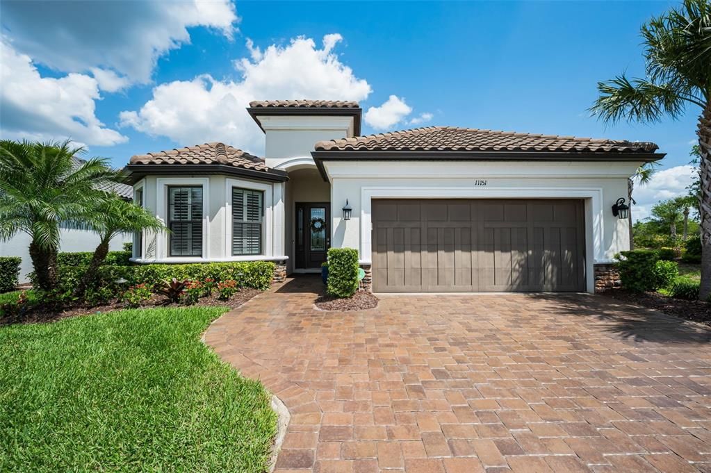 Active With Contract: $735,000 (3 beds, 3 baths, 2313 Square Feet)
