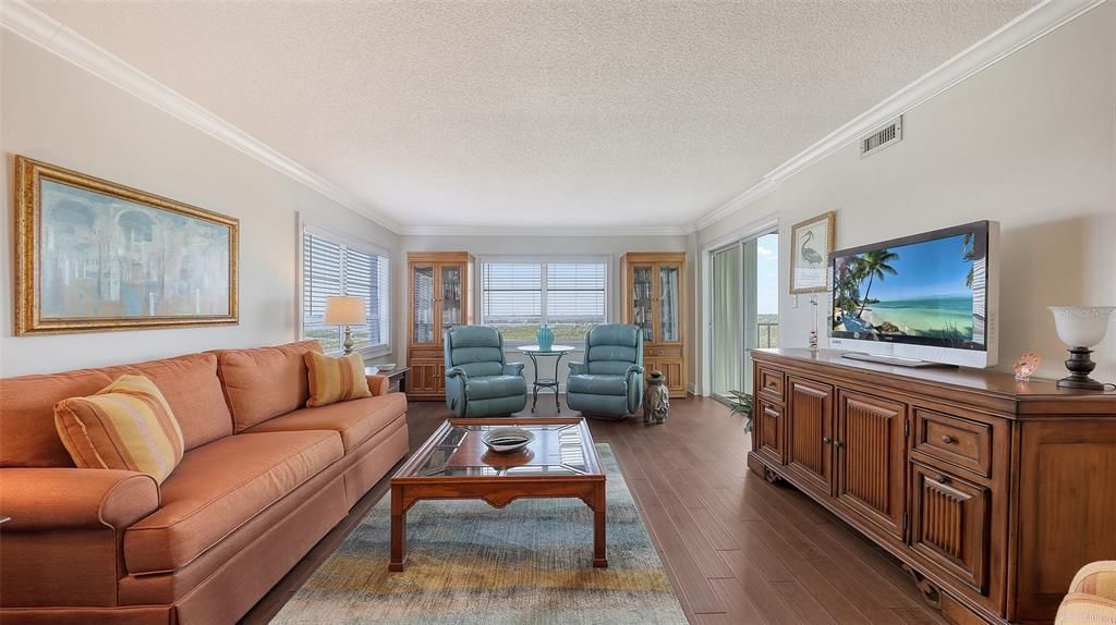 For Rent: $4,000 (2 beds, 2 baths, 1380 Square Feet)