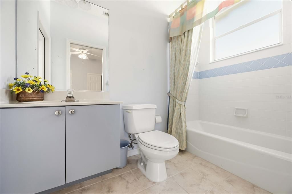 Под контрактом: $340,000 (2 спален, 3 ванн, 1902 Квадратных фут)