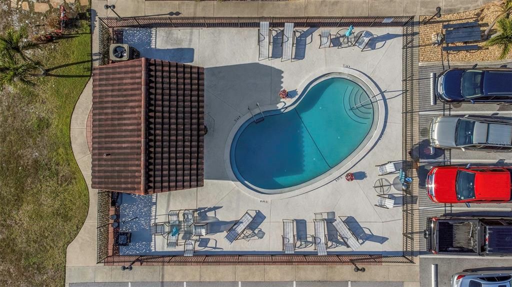 На продажу: $300,000 (2 спален, 1 ванн, 625 Квадратных фут)