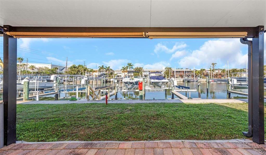 На продажу: $300,000 (2 спален, 1 ванн, 625 Квадратных фут)