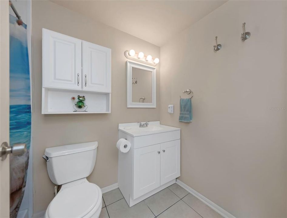 На продажу: $300,000 (2 спален, 1 ванн, 625 Квадратных фут)