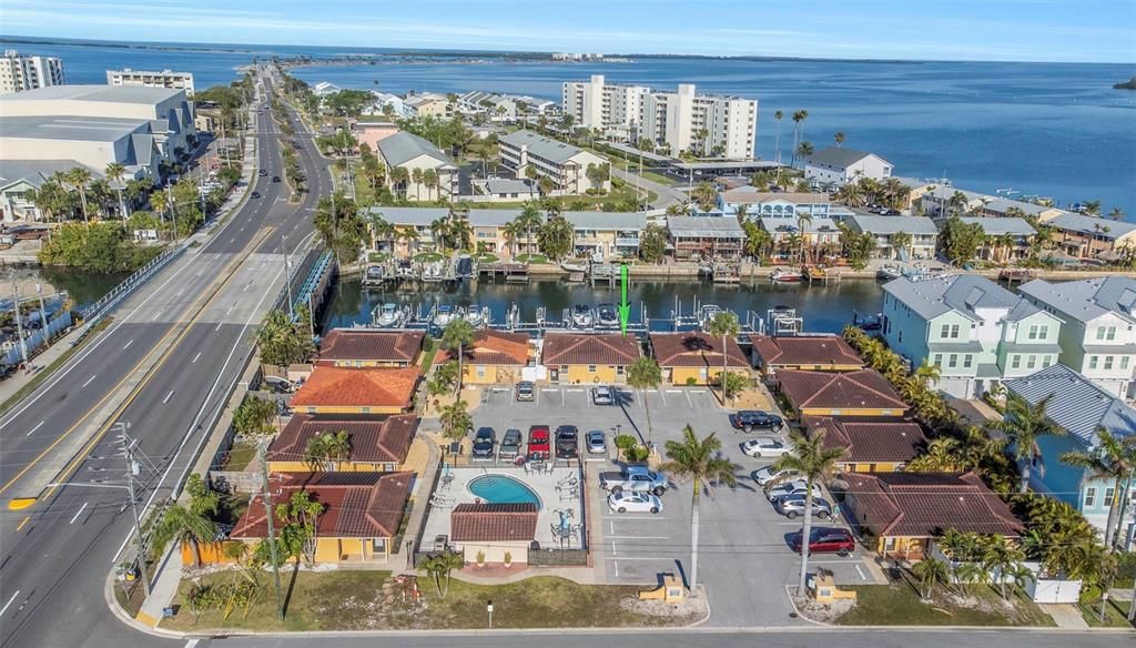 На продажу: $300,000 (2 спален, 1 ванн, 625 Квадратных фут)