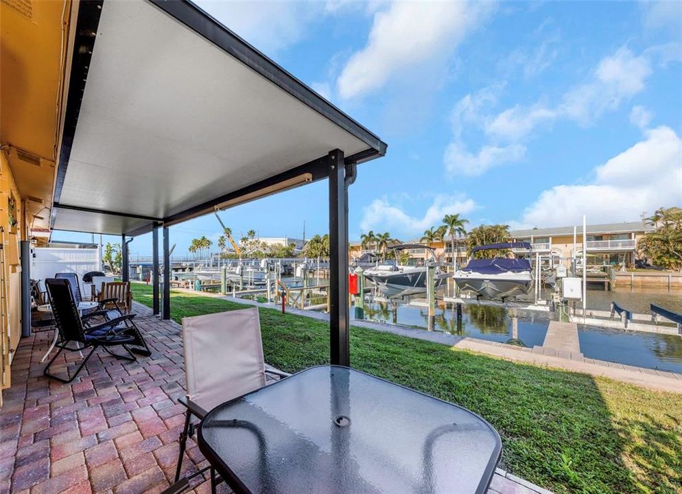 На продажу: $300,000 (2 спален, 1 ванн, 625 Квадратных фут)