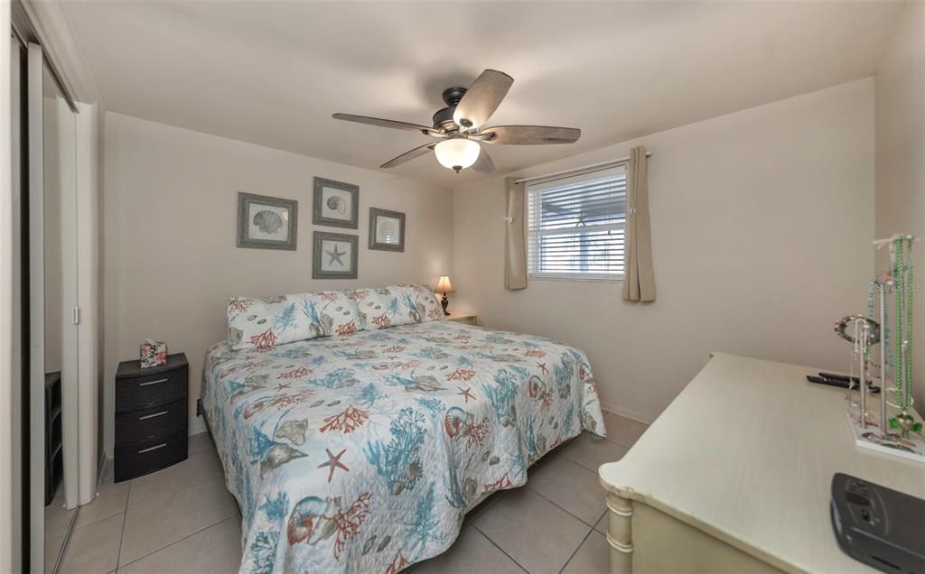 На продажу: $300,000 (2 спален, 1 ванн, 625 Квадратных фут)