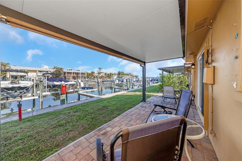 На продажу: $300,000 (2 спален, 1 ванн, 625 Квадратных фут)