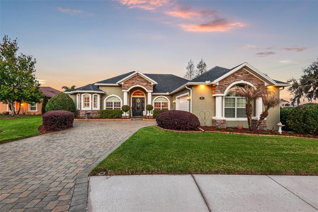 Active With Contract: $539,900 (3 beds, 3 baths, 2560 Square Feet)