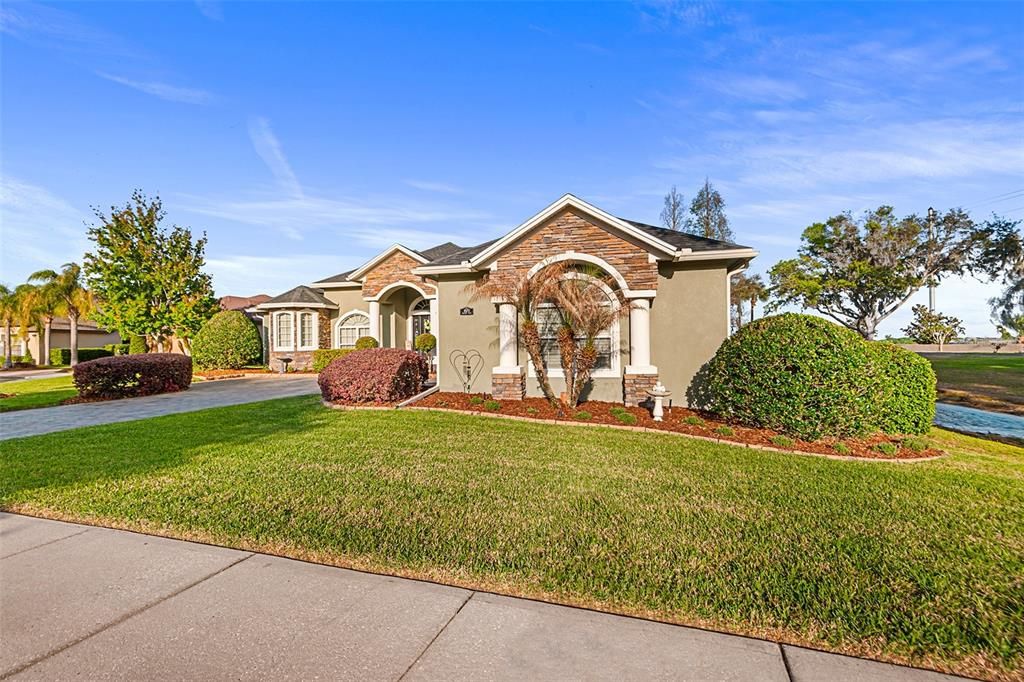 Active With Contract: $539,900 (3 beds, 3 baths, 2560 Square Feet)
