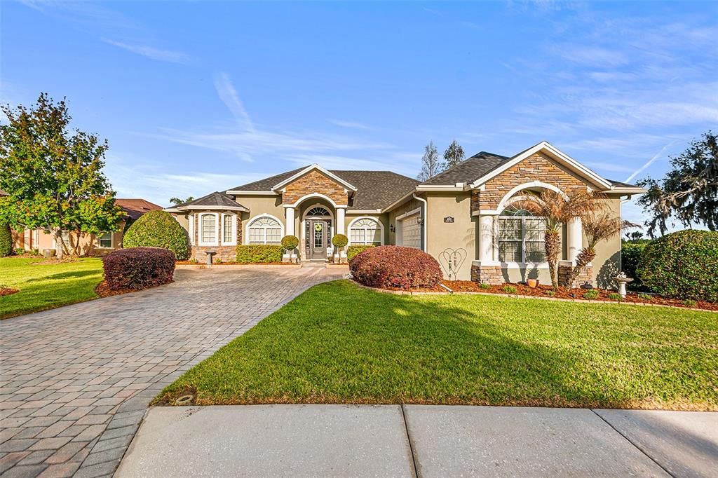 Active With Contract: $539,900 (3 beds, 3 baths, 2560 Square Feet)
