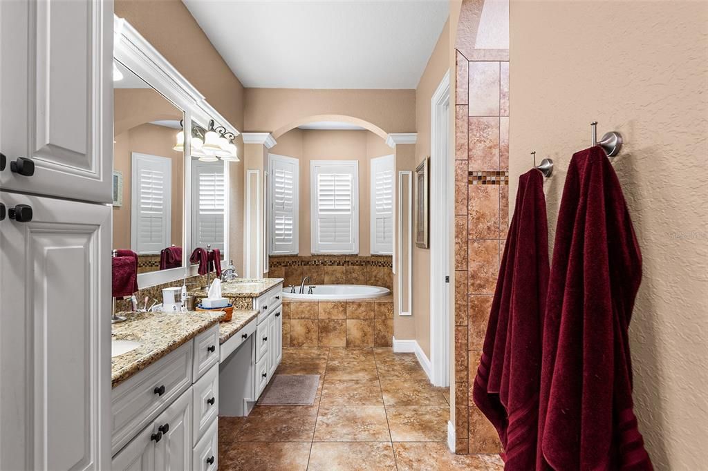 Active With Contract: $539,900 (3 beds, 3 baths, 2560 Square Feet)
