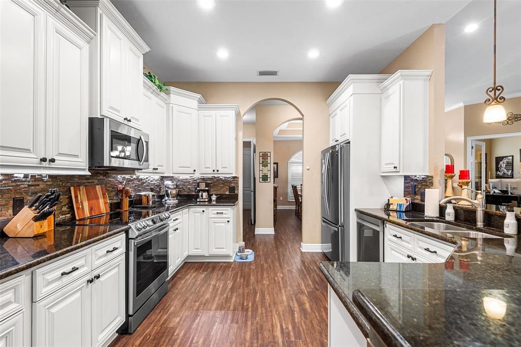 Active With Contract: $539,900 (3 beds, 3 baths, 2560 Square Feet)