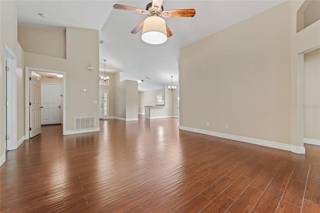 For Sale: $419,000 (3 beds, 2 baths, 1660 Square Feet)