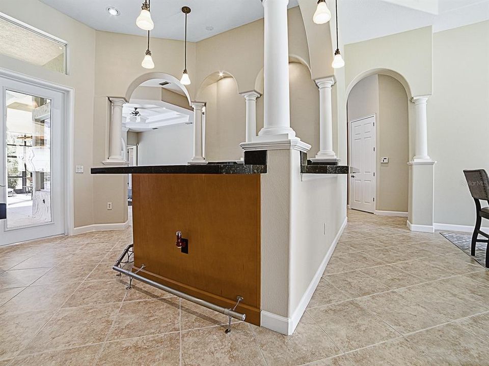 En Venta: $639,000 (4 camas, 3 baños, 2431 Pies cuadrados)