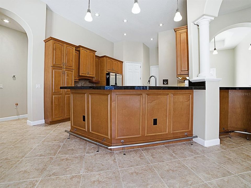 En Venta: $639,000 (4 camas, 3 baños, 2431 Pies cuadrados)
