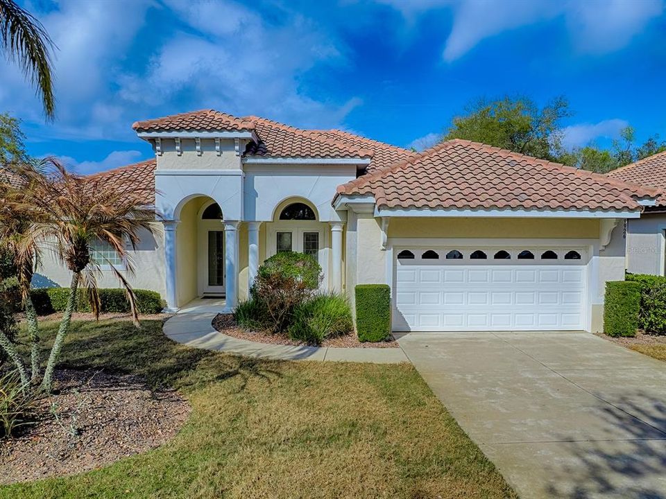 En Venta: $639,000 (4 camas, 3 baños, 2431 Pies cuadrados)
