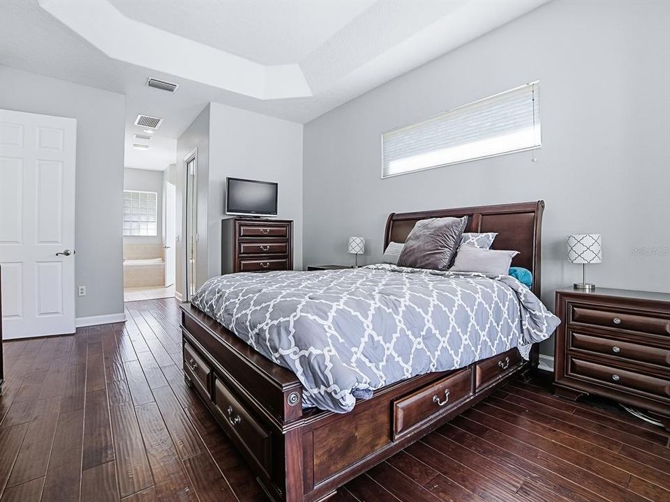 En Venta: $639,000 (4 camas, 3 baños, 2431 Pies cuadrados)