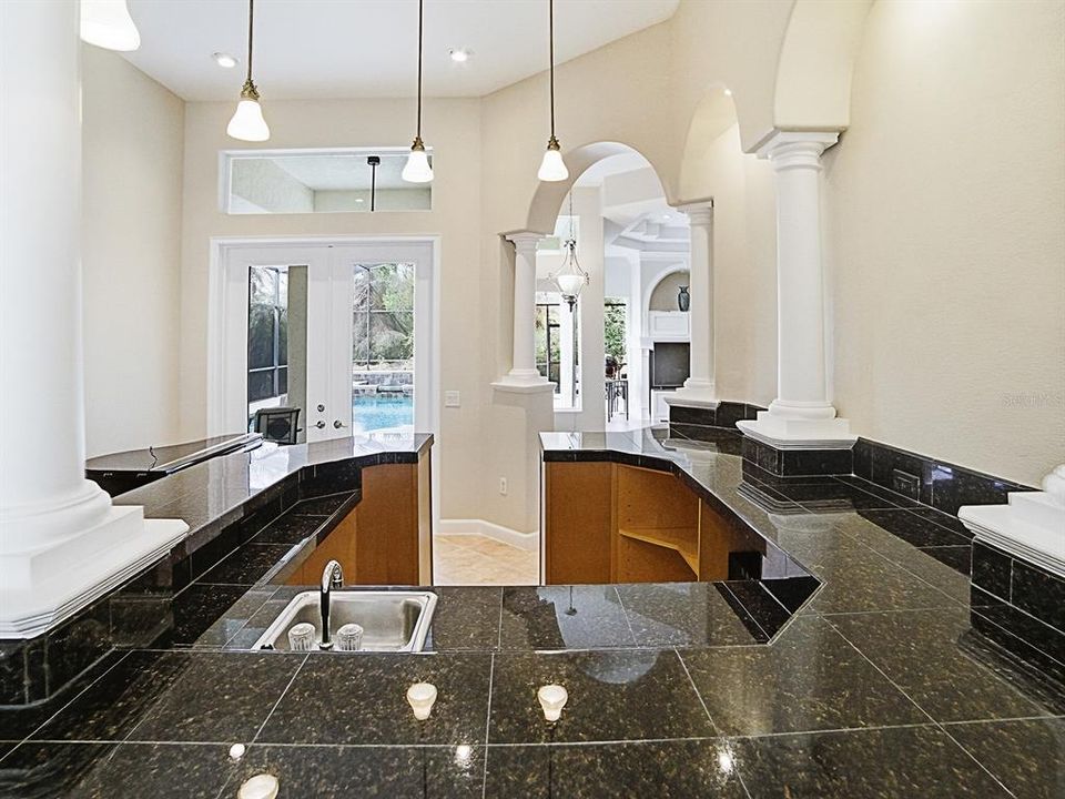 En Venta: $639,000 (4 camas, 3 baños, 2431 Pies cuadrados)