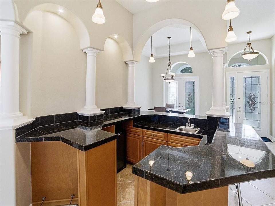 En Venta: $639,000 (4 camas, 3 baños, 2431 Pies cuadrados)