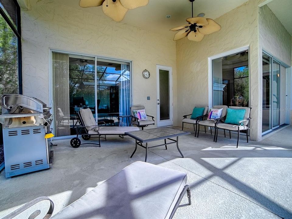 En Venta: $639,000 (4 camas, 3 baños, 2431 Pies cuadrados)