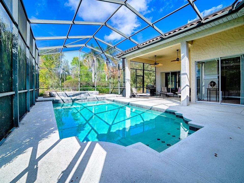 En Venta: $639,000 (4 camas, 3 baños, 2431 Pies cuadrados)