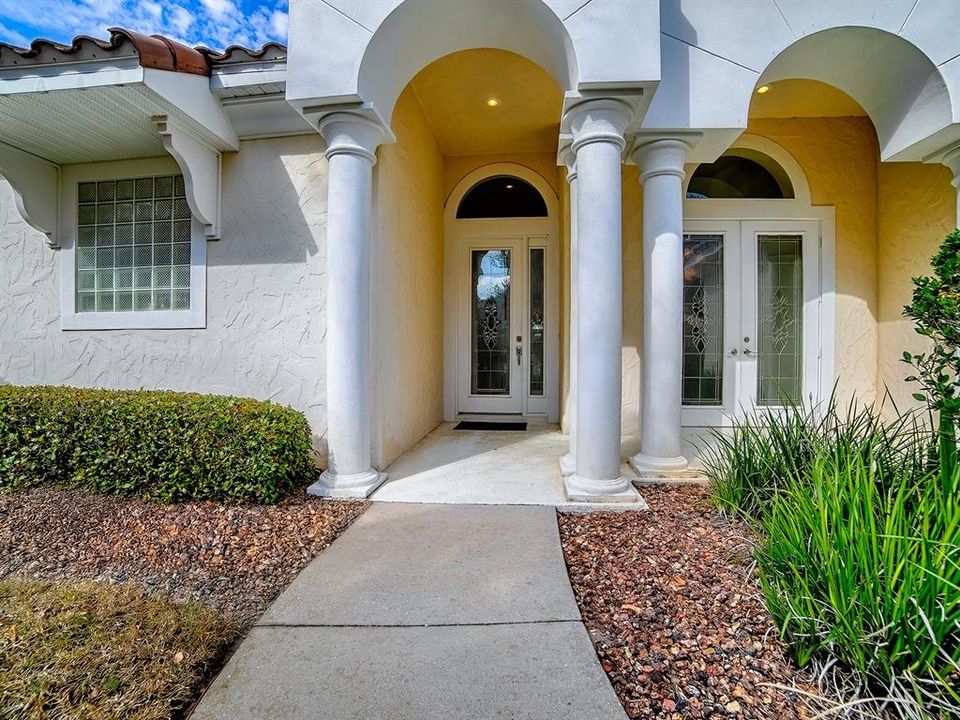 En Venta: $639,000 (4 camas, 3 baños, 2431 Pies cuadrados)