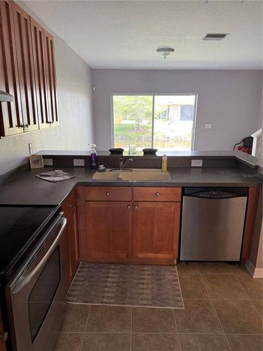 В аренду: $1,750 (2 спален, 2 ванн, 1337 Квадратных фут)