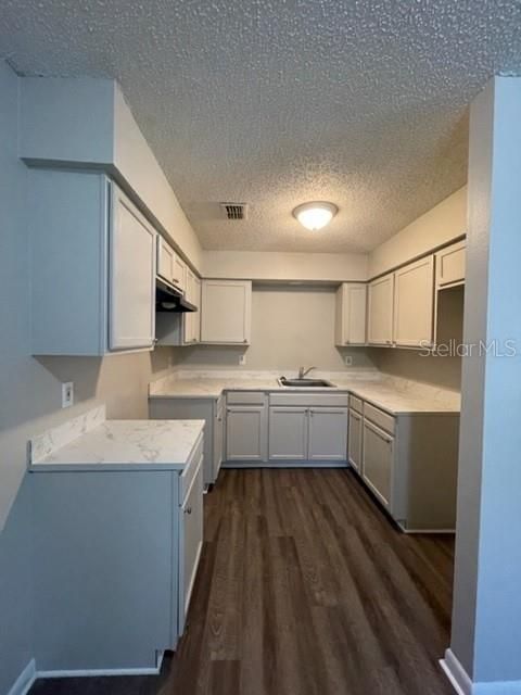 В аренду: $1,300 (2 спален, 1 ванн, 900 Квадратных фут)