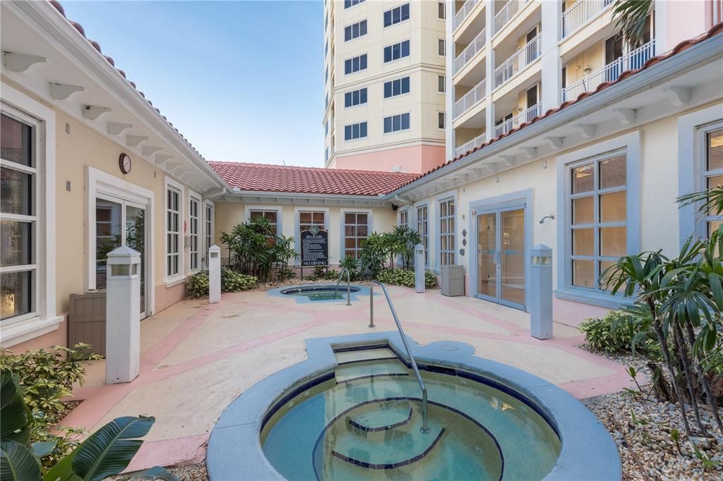 En Venta: $1,095,000 (3 camas, 3 baños, 2588 Pies cuadrados)