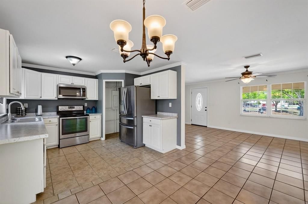 En Venta: $225,000 (2 camas, 1 baños, 896 Pies cuadrados)