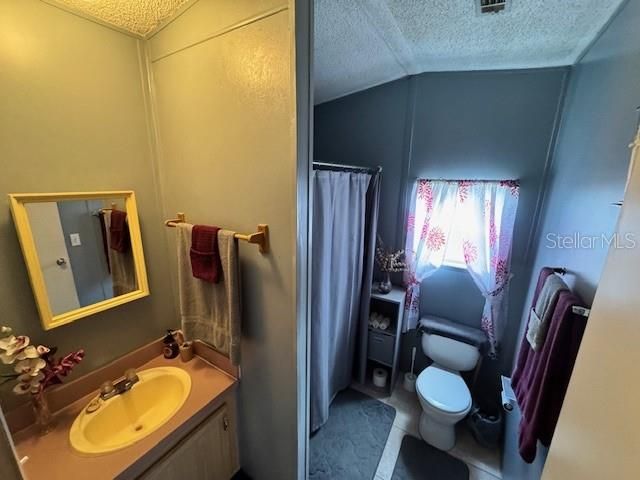 На продажу: $294,999 (3 спален, 2 ванн, 1323 Квадратных фут)