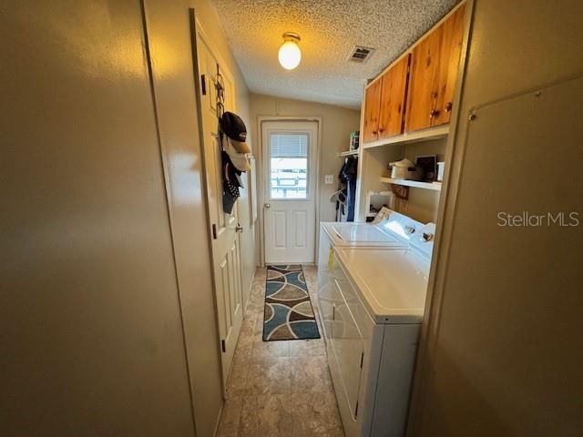 На продажу: $294,999 (3 спален, 2 ванн, 1323 Квадратных фут)