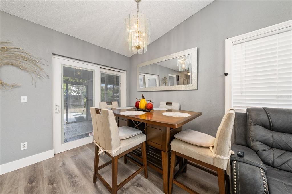 En Venta: $275,000 (3 camas, 2 baños, 1067 Pies cuadrados)