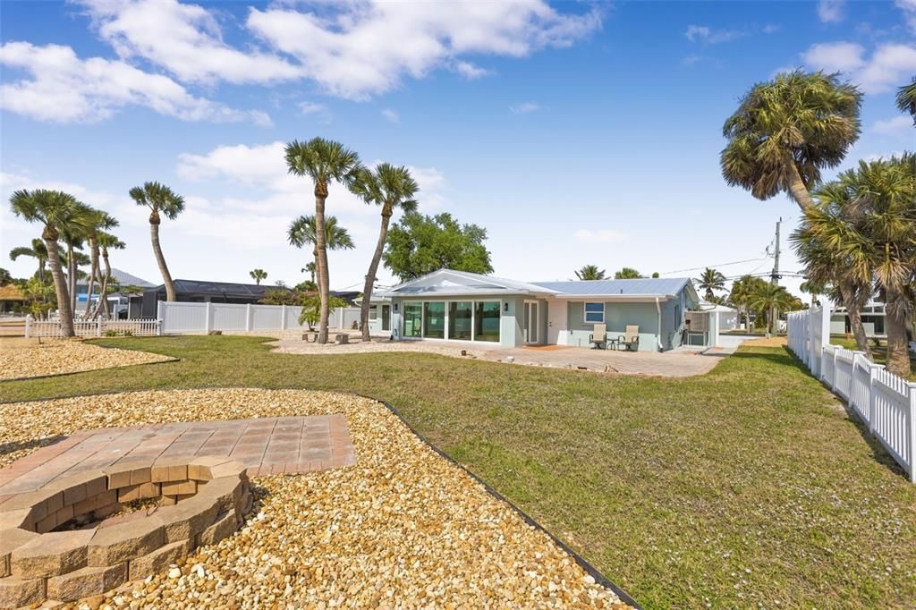 For Sale: $1,100,000 (4 beds, 2 baths, 2512 Square Feet)
