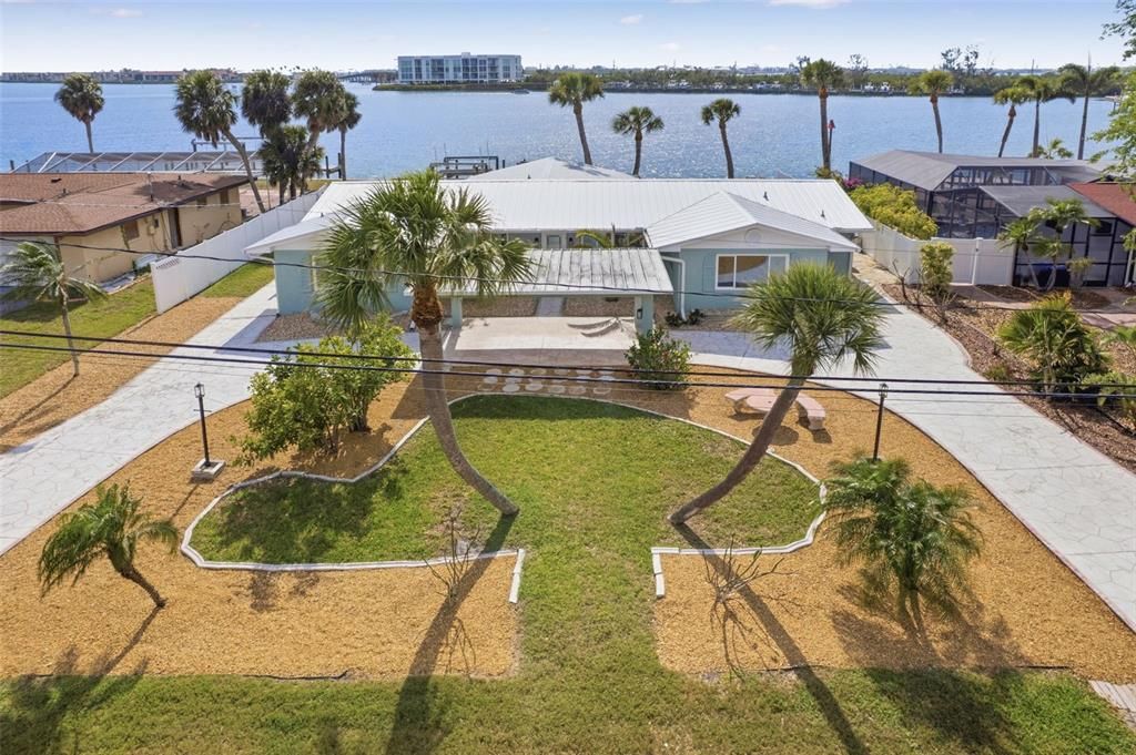 For Sale: $1,100,000 (4 beds, 2 baths, 2512 Square Feet)