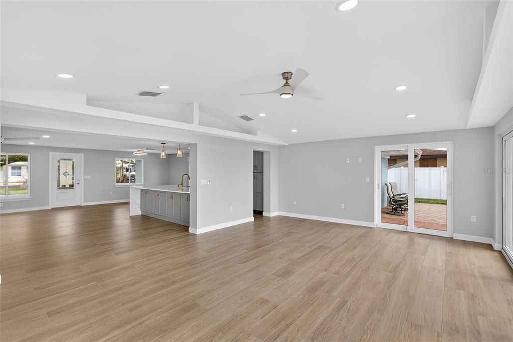For Sale: $1,100,000 (4 beds, 2 baths, 2512 Square Feet)