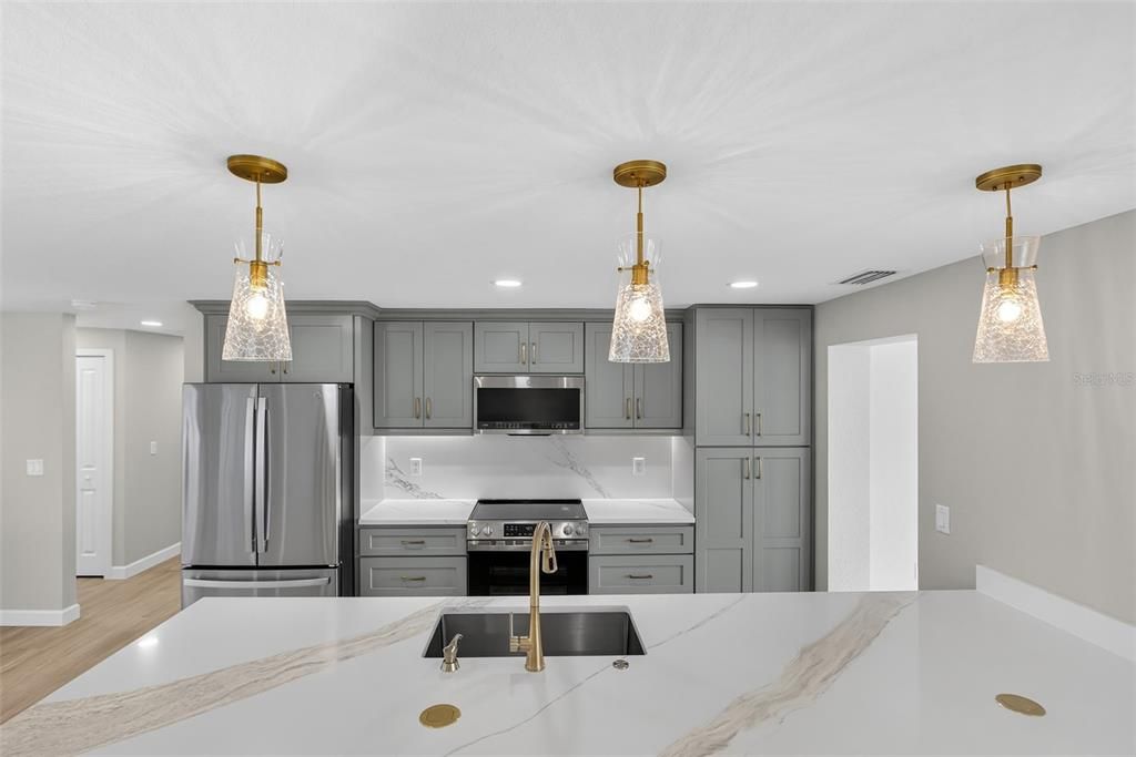 For Sale: $1,100,000 (4 beds, 2 baths, 2512 Square Feet)